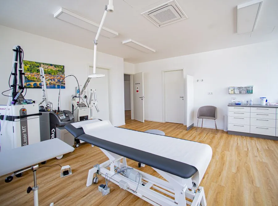 Laser-Haarentfernung in der Praxis Dr. Moghaddam